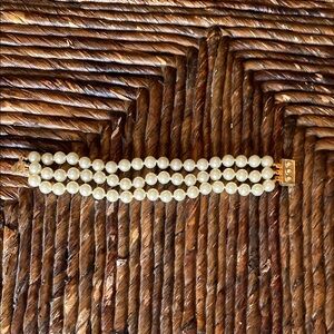 Elegant Pearl Bracelet